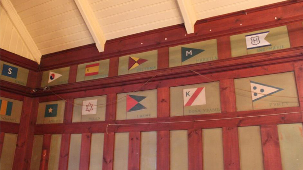 Igenkänningsflaggorna utgör ett fantastiskt tidsdokument över såväl båtar som ägare, som tidigare varit medlemmar i segelklubben.